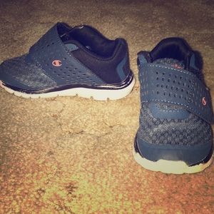Toddler Boy size 7 champions